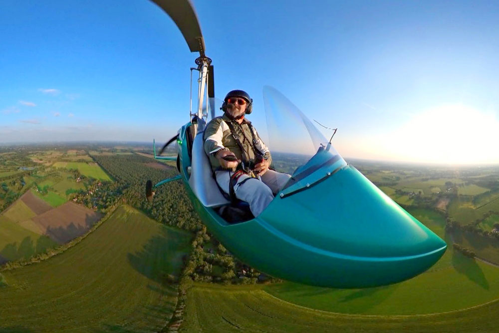Selfie von Wolfgang Kundel im fliegenden Gyrokopter.